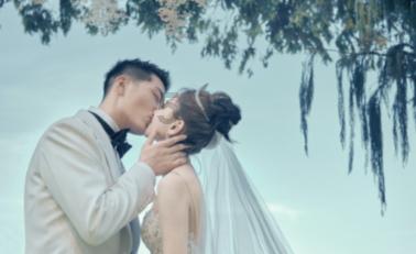 唐艺昕产女张若昀有多开心?看清给记者的红包数额,吓到了!