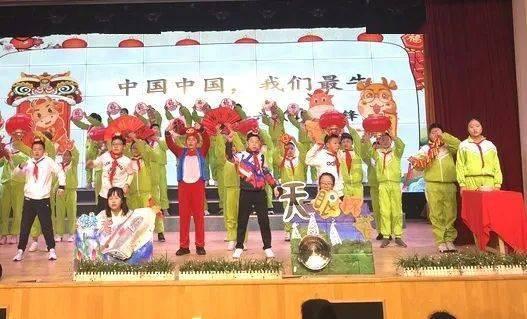 马来西亚总理安瓦尔看望旅马大熊猫
